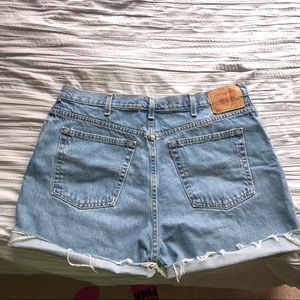 Levi’s 550 Cutoff Jean Shorts